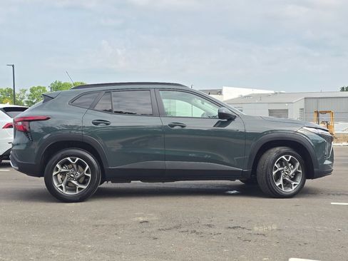Used 2025 Chevrolet Trax LT FWD image 19