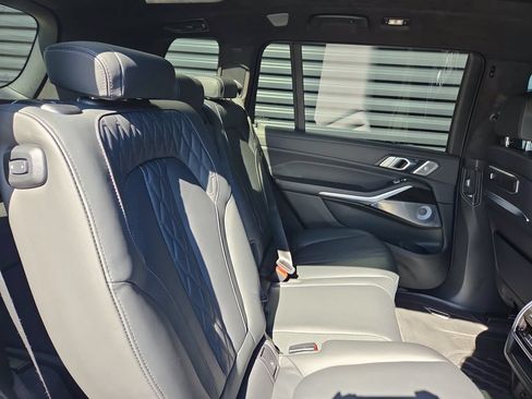 Used 2025 BMW X7 M60i AWD/4WD image 22