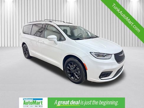 Certified 2022 Chrysler Pacifica Touring-L w/ S Appearance Package image 1