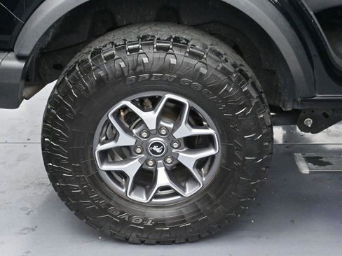 Used 2023 Ford Bronco Badlands image 35