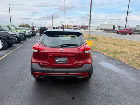 Used 2020 Nissan Kicks SR w/ SR Premium Package image 4