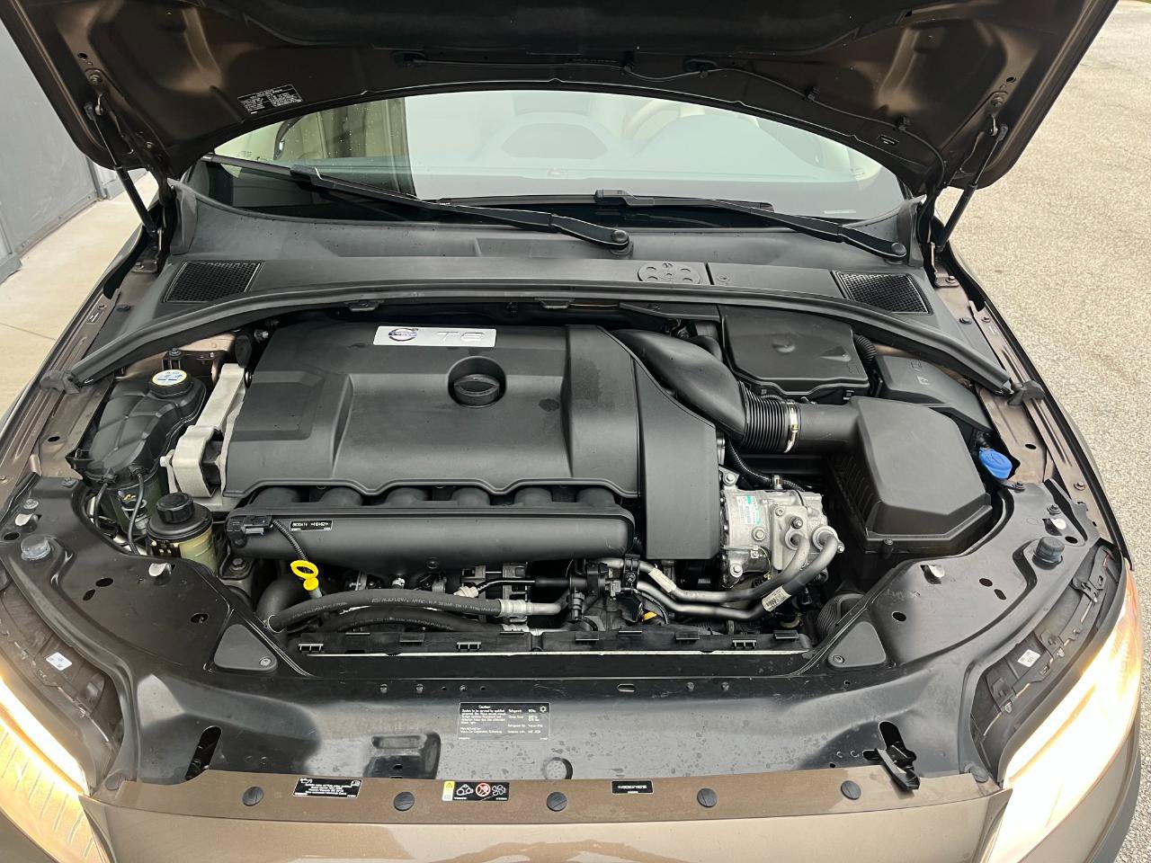 Used 2015 Volvo XC70 T6 Premier Plus AWD/4WD image 35