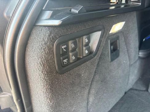 Used 2022 BMW X7 xDrive40i w/ M Sport Package AWD/4WD image 11