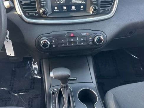 Used 2020 Kia Sorento LX image 15