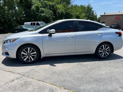 Used 2020 Nissan Versa SV FWD image 5