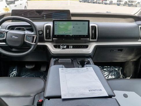 Used 2025 Ford Expedition Active AWD/4WD image 16