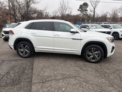 Used 2024 Volkswagen Atlas Cross Sport SEL R-Line image 2