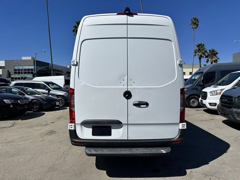 Used 2023 Mercedes-Benz Sprinter 2500 image 5
