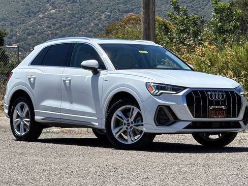 Used 2022 Audi Q3 2.0T Premium Plus w/ Premium Plus Package AWD/4WD image 2