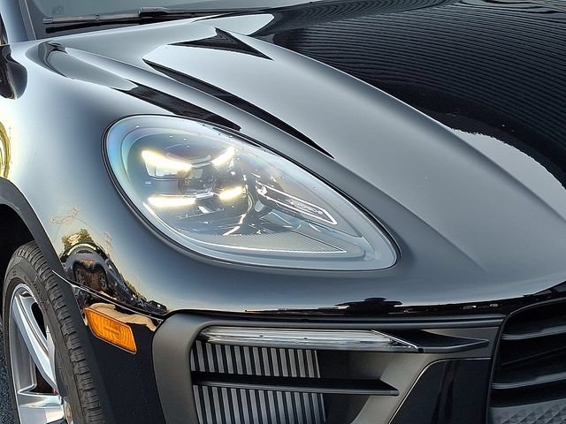 Certified 2024 Porsche Macan S AWD/4WD image 11