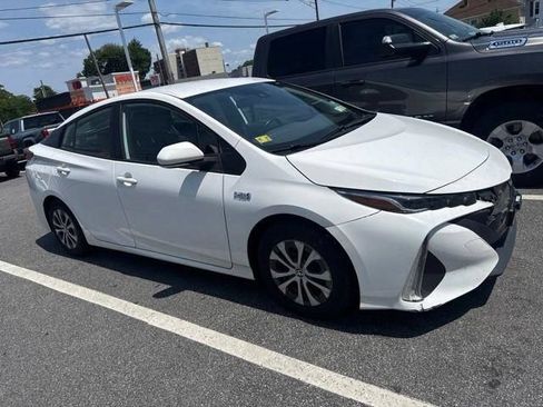 Used 2021 Toyota Prius Prime LE FWD image 3