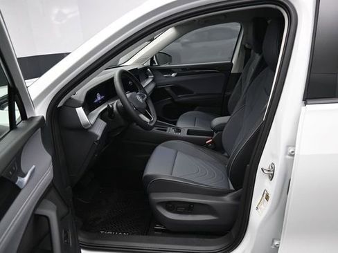 New 2026 Volkswagen Tiguan SE FWD image 9