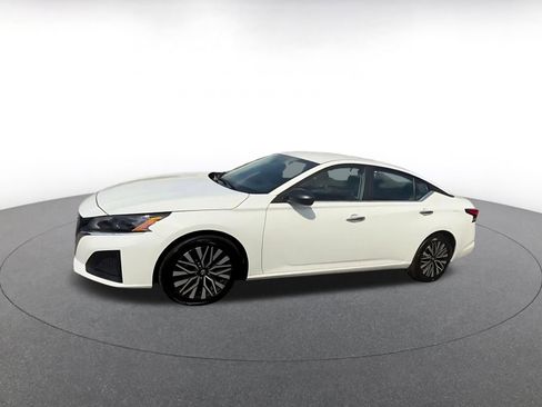 Used 2025 Nissan Altima 2.5 SV image 7