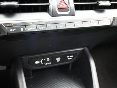 Used 2025 Kia K4 FWD image 36