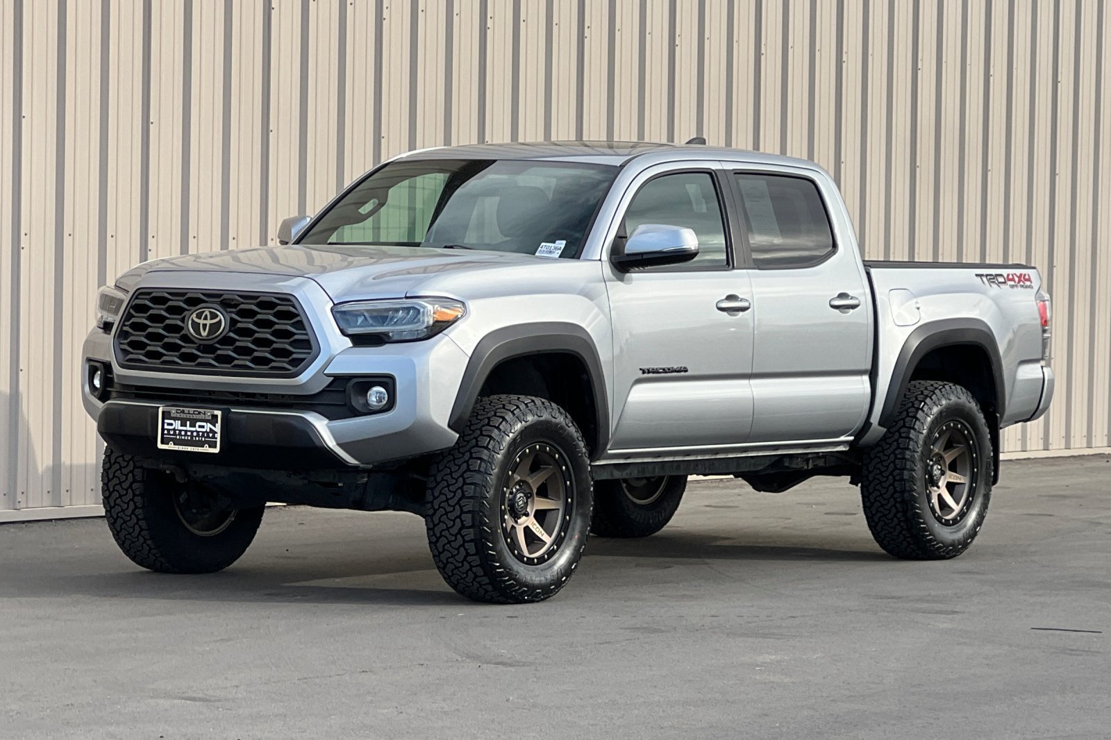 Used 2022 Toyota Tacoma TRD Off-Road AWD/4WD image 11
