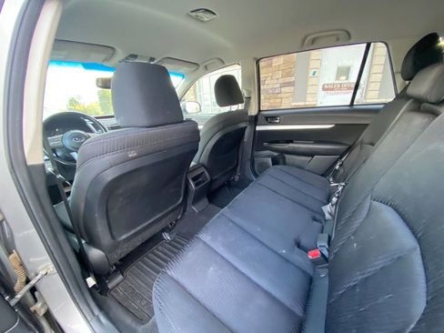 Used 2011 Subaru Outback 3.6R Premium image 10