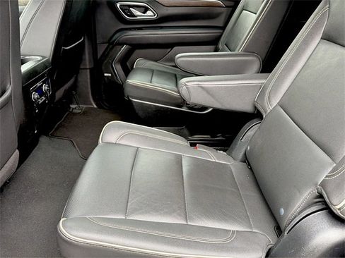 Used 2023 Chevrolet Suburban Premier image 11