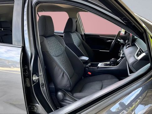 Used 2021 Toyota RAV4 XLE image 23