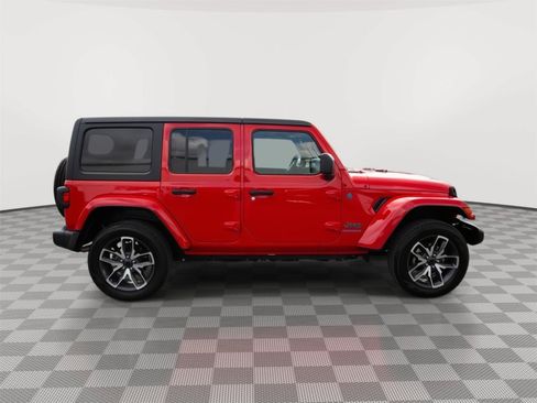 Used 2024 Jeep Wrangler Unlimited AWD/4WD image 4