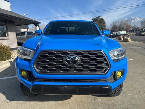 Used 2021 Toyota Tacoma TRD Off-Road image 2