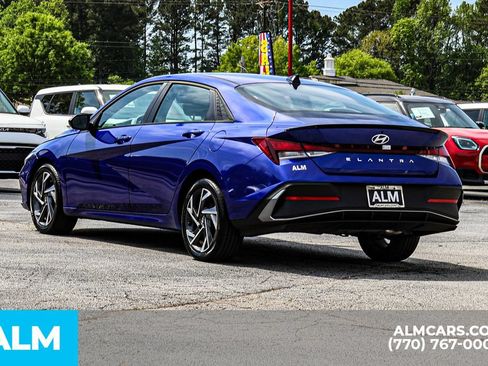 Used 2025 Hyundai Elantra Sport FWD image 7