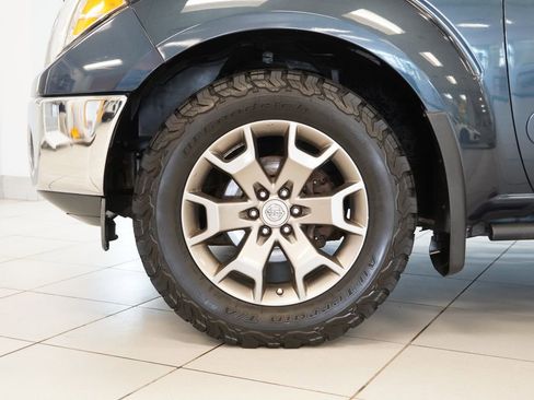 Used 2016 Nissan Frontier SL image 18