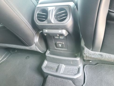 Used 2020 Jeep Wrangler Unlimited Sahara AWD/4WD image 15