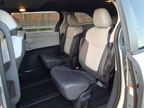 Used 2022 Toyota Sienna XSE w/ XSE Plus Package AWD/4WD image 19