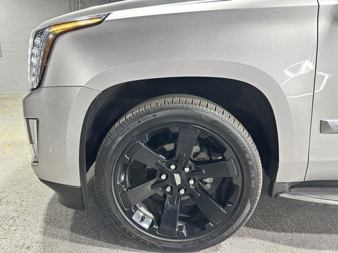 Used 2017 Cadillac Escalade Luxury AWD/4WD image 9