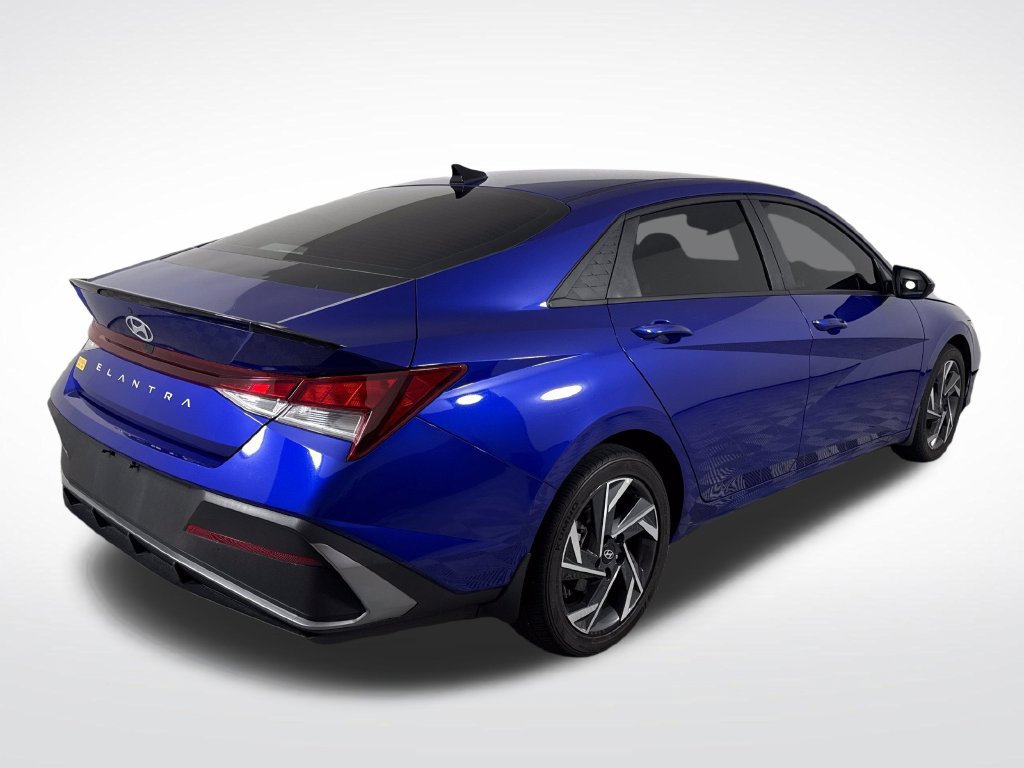 Used 2025 Hyundai Elantra Sport FWD image 3