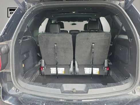 Used 2017 Ford Explorer XLT w/ Equipment Group 202A AWD/4WD image 11