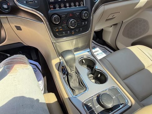 Used 2018 Jeep Grand Cherokee Limited AWD/4WD image 14