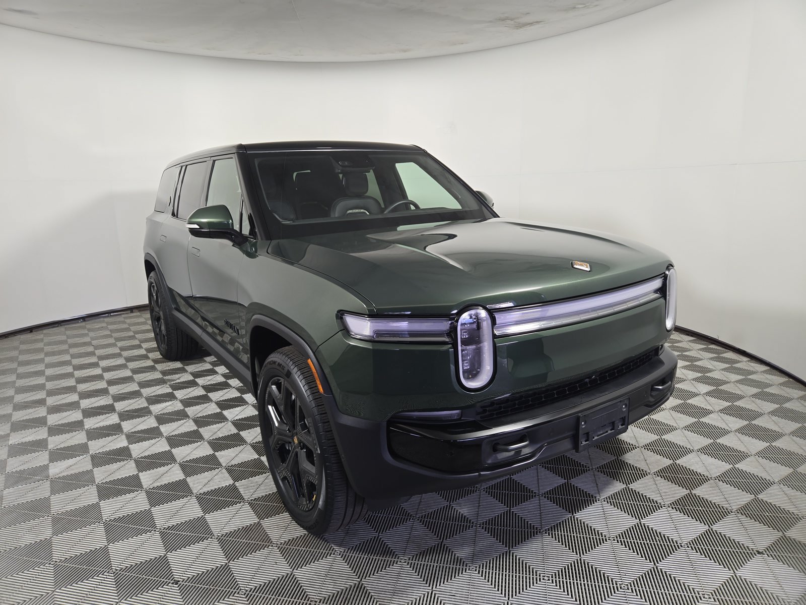 Used 2025 Rivian R1S Adventure Dual AWD/4WD image 7