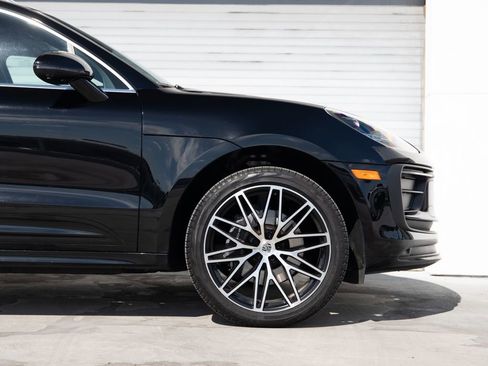 Certified 2025 Porsche Macan image 9