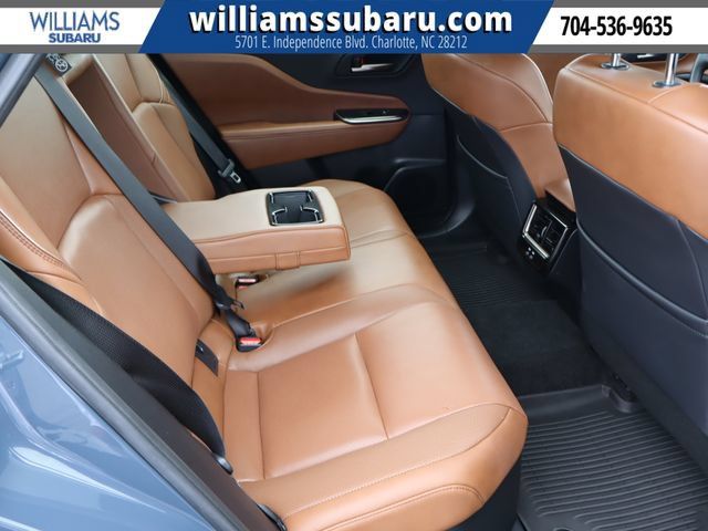 Used 2025 Toyota Crown Signia AWD/4WD image 33