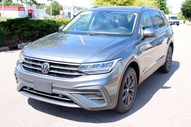 Used 2023 Volkswagen Tiguan SE w/ Panoramic Sunroof Package AWD/4WD image 6