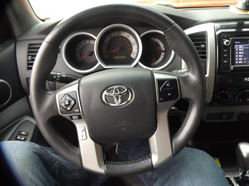 Used 2014 Toyota Tacoma 4x4 Double Cab image 12