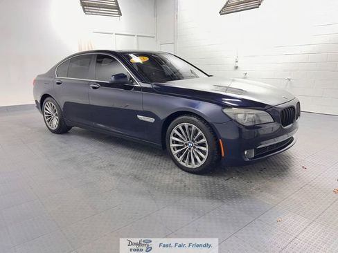 Used 2011 BMW 750i image 3