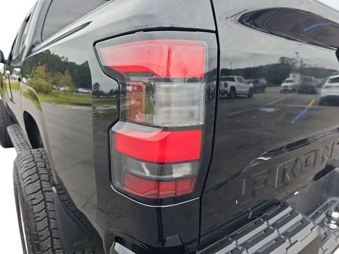 Used 2022 Nissan Frontier SV w/ Technology Package RWD image 30