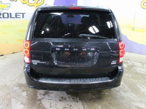 Used 2019 Dodge Grand Caravan SXT image 3