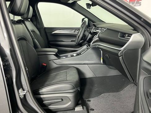 New 2025 Jeep Grand Cherokee Laredo image 31