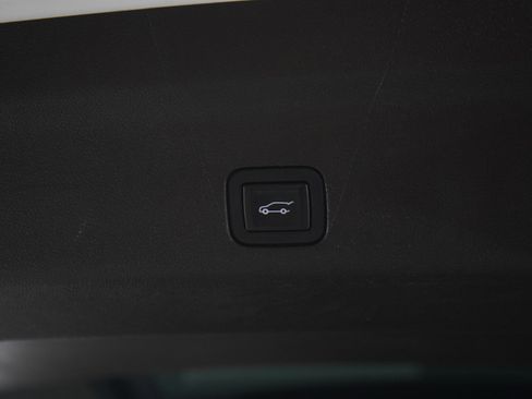 Used 2025 GMC Yukon XL Elevation w/ Technology Package AWD/4WD image 18