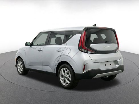 Used 2025 Kia Soul LX w/ LX Technology Package FWD image 7