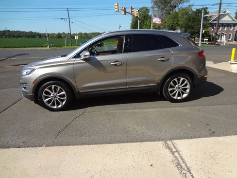 Used 2017 Lincoln MKC Select w/ Select Plus Package AWD/4WD image 3
