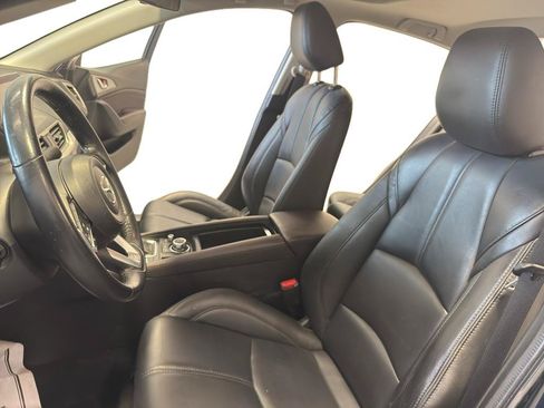 Used 2018 MAZDA MAZDA3 Touring FWD image 16