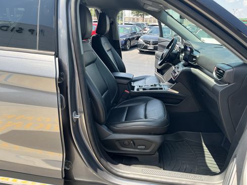 Used 2022 Ford Explorer XLT w/ Equipment Group 202A AWD/4WD image 48