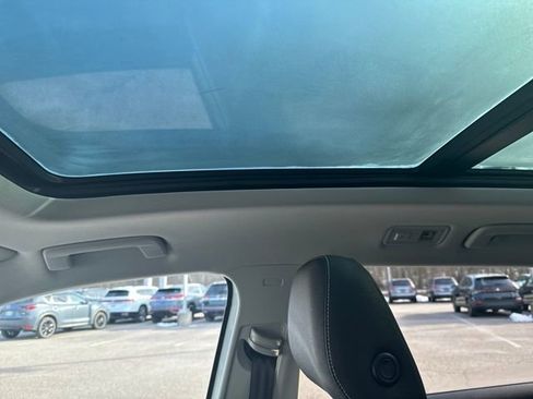 Certified 2025 Volkswagen Taos SE w/ Panoramic Sunroof Package image 29