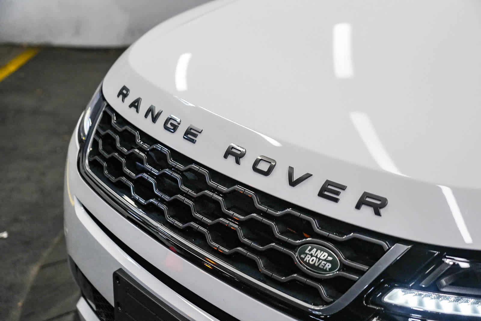Used 2023 Land Rover Range Rover Evoque R-Dynamic S AWD/4WD image 3
