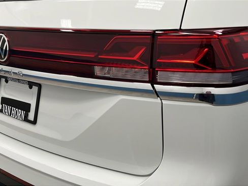 Used 2025 Volkswagen Atlas SE image 33