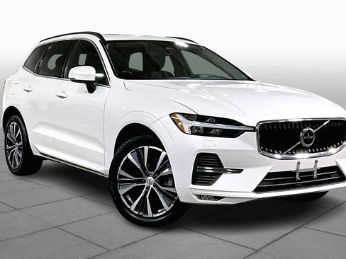 Used 2022 Volvo XC60 B5 Momentum w/ Climate Package image 3